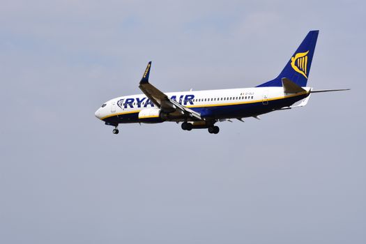 Vertrekhal met Ryanair-informatiebord voor reizigers uit de regio Uden die via Eindhoven Airport vliegen