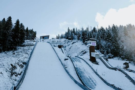 Snowboarden slopestyle mannen olympische winterspelen 2026 op scherm in Uden met sprong en rail in beeld